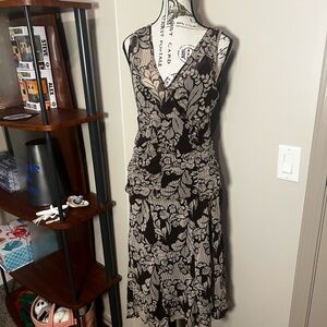 Sleeveless Black and Cream Floral V-Neck Two-Piece